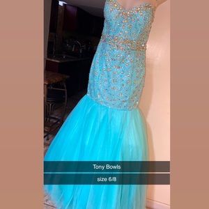 TONY BOWLS BEDAZZLED STRAPLESS PROM DRESS. SIZE 8